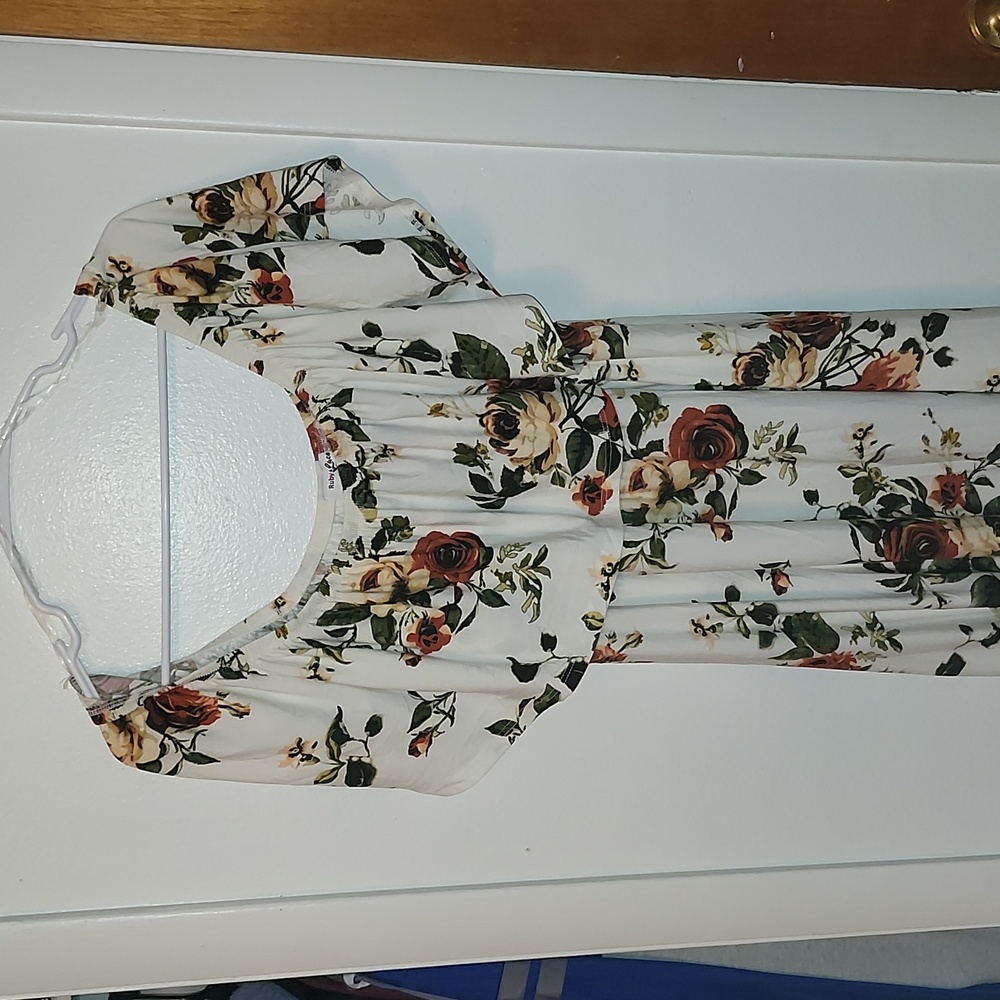 Off the shoulders maternity floral dress